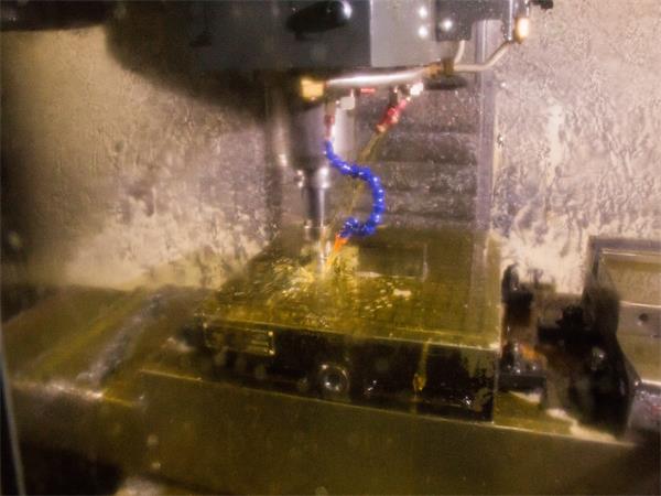 英吉切削油加工現(xiàn)場